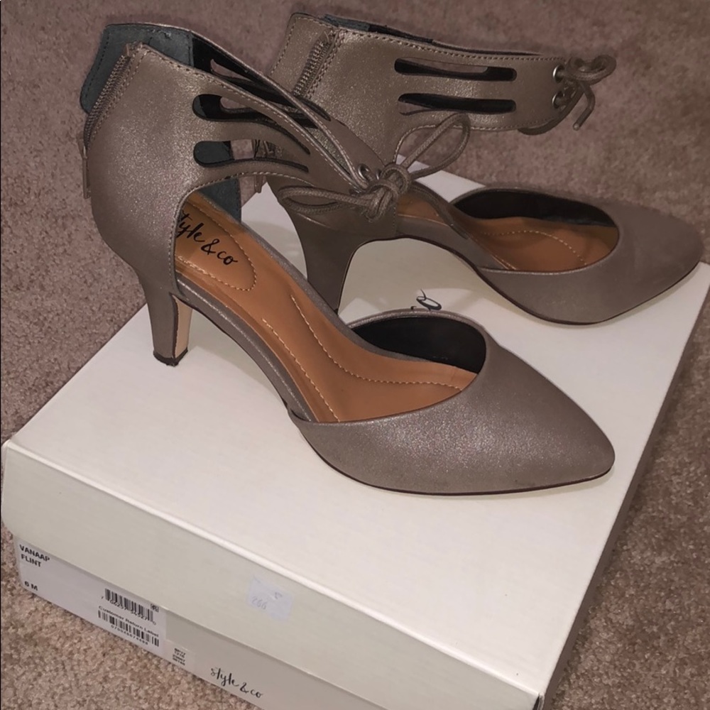 Gold/bronze heels with zipper and ties